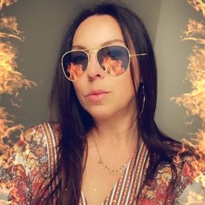 Meet your Posher, Dina